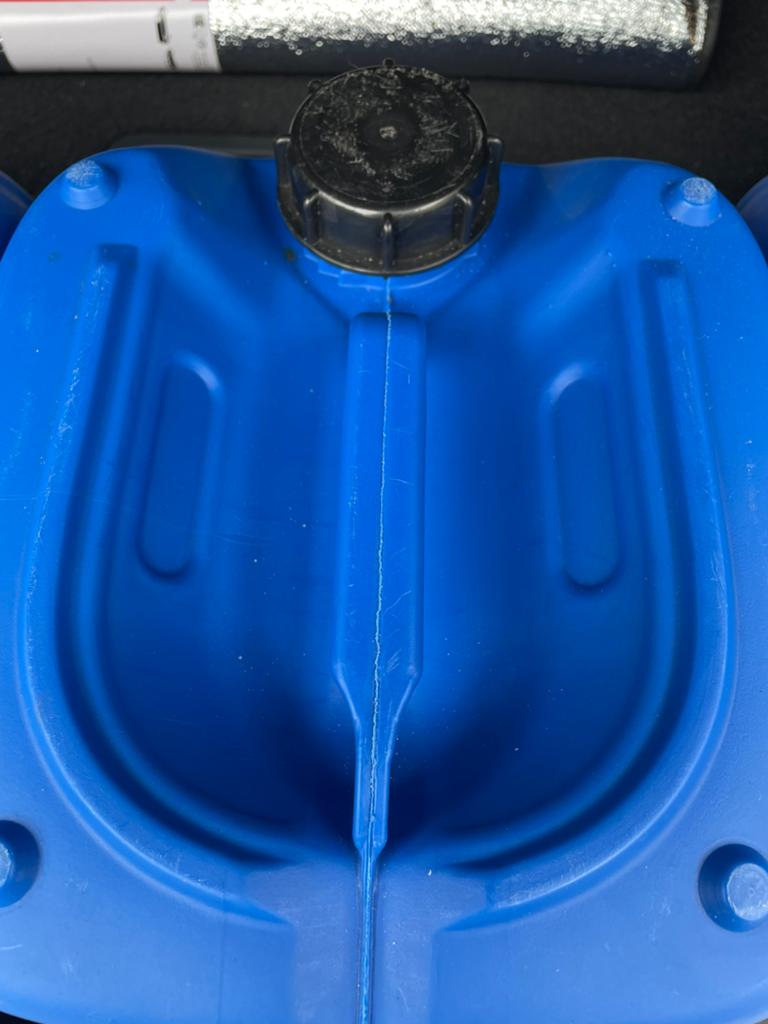 Nieuwe jerrycans, Enlèvement, Neuf