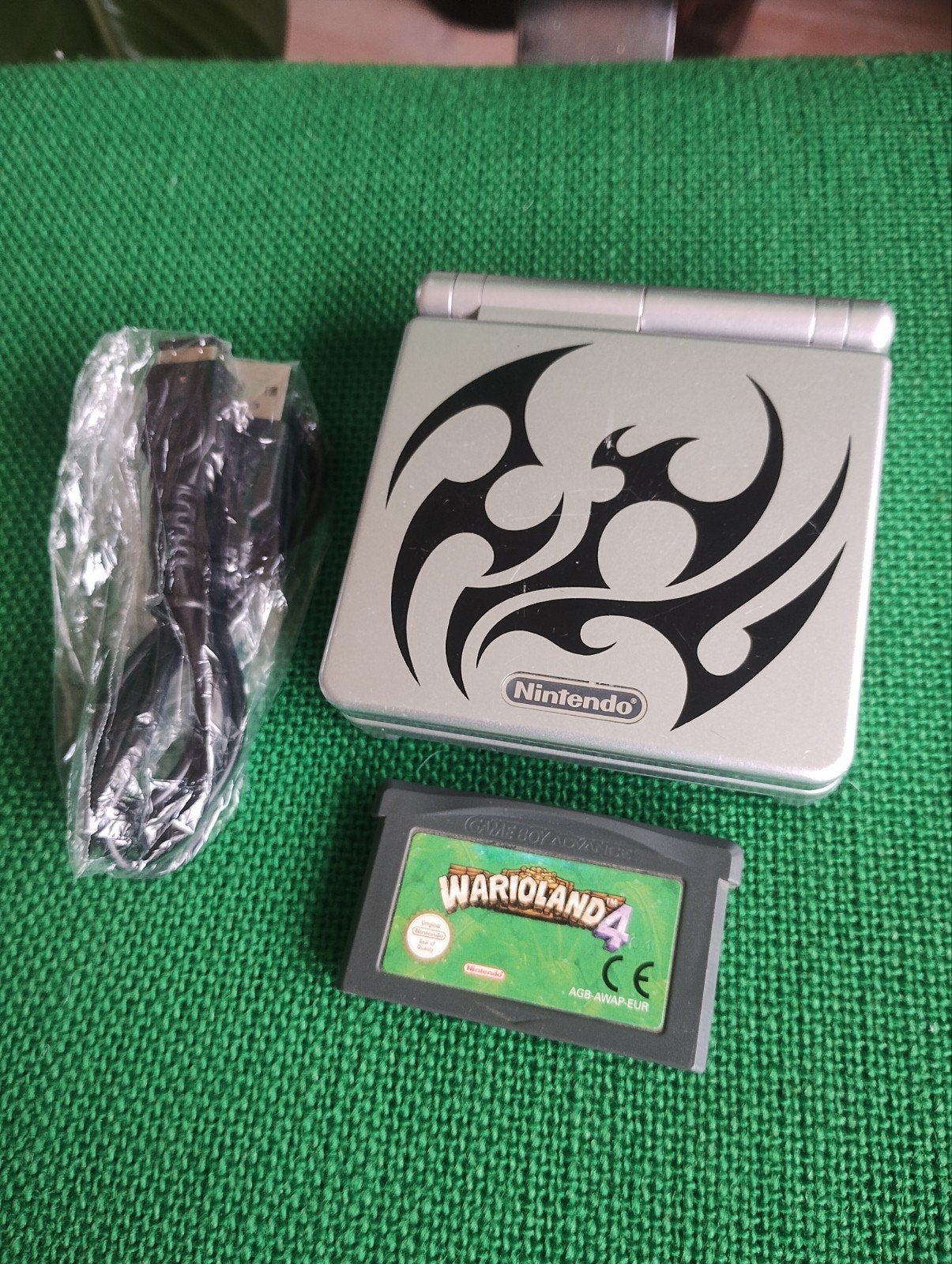 Nintendo Gameboy Advance SP Tribal Edition, Games en Spelcomputers, Spelcomputers | Nintendo Game Boy, Ophalen of Verzenden, Gebruikt