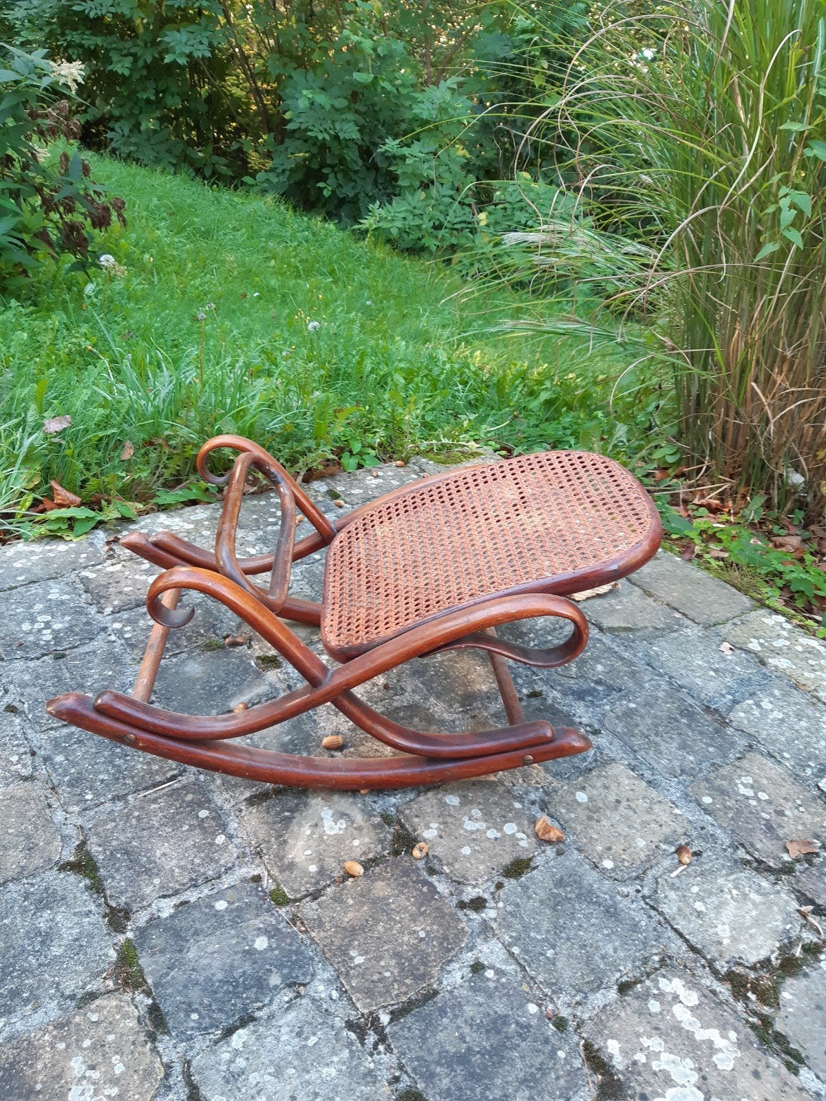 Repose-pieds à bascule ancien style Thonet

Char, Antiquités & Art, Enlèvement