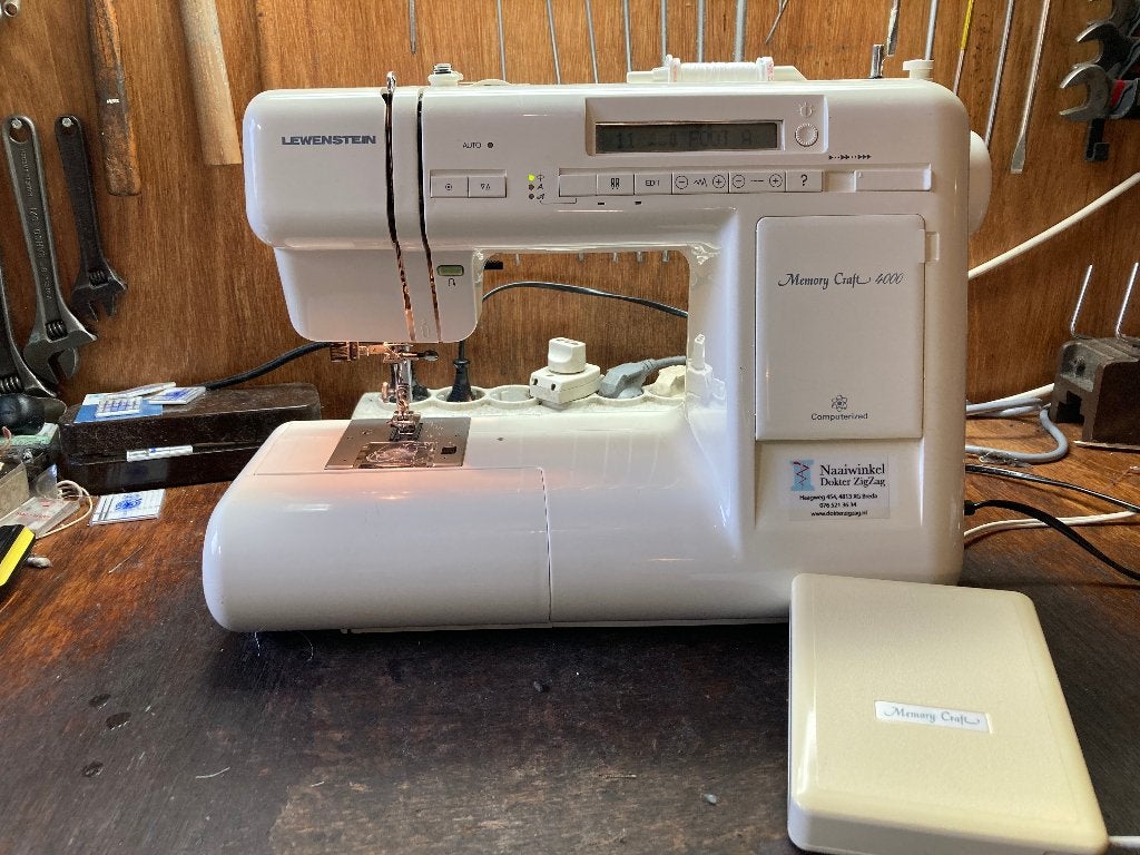 Lewenstein Memory Craft 4000 - uitgebreide computermachine!, Hobby & Loisirs créatifs, Machines à coudre & Accessoires, Enlèvement ou Envoi