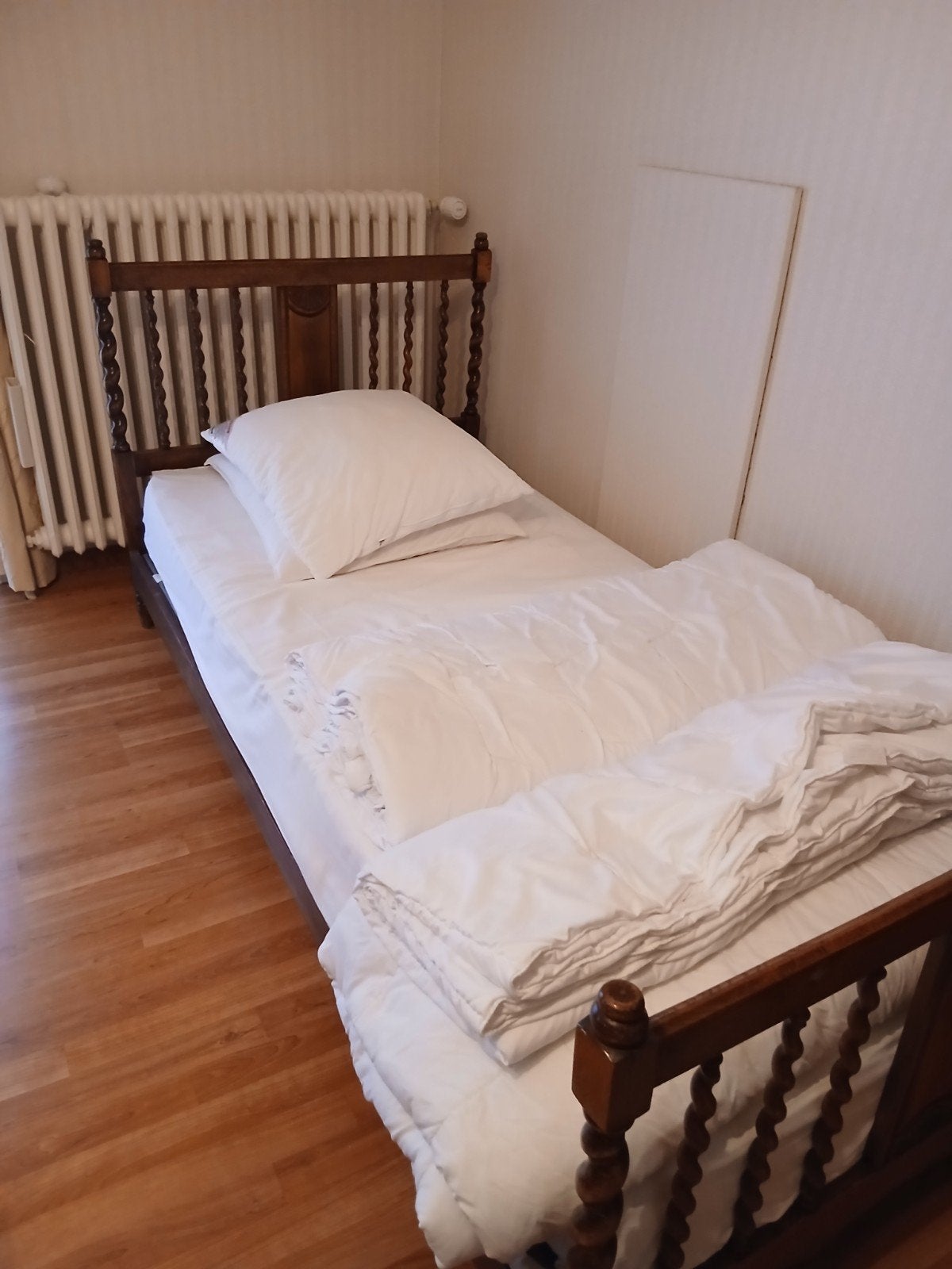 Prachtig Vintage Houten Eenpersoonsbed met Spijlen (Inclusie, Ophalen