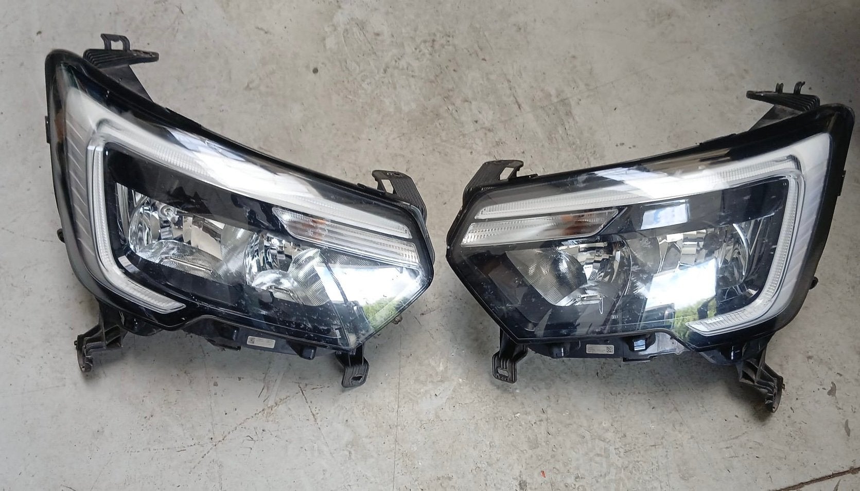 Paire phare avant renault master 260607867R, Autos : Pièces & Accessoires, Enlèvement, Renault