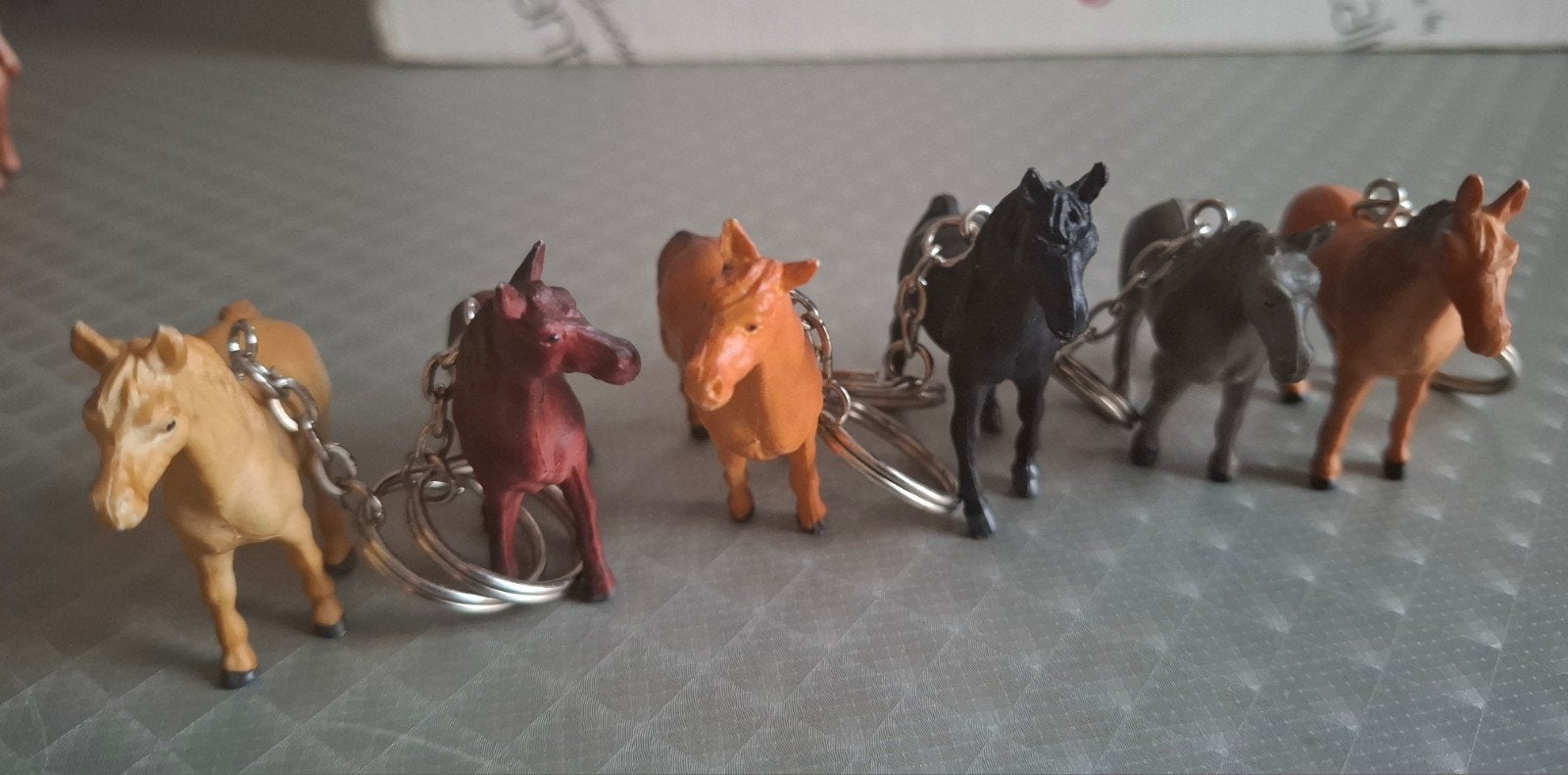 Setjes sleutelhangers paarden, Ophalen of Verzenden