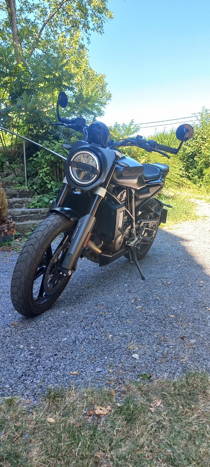 Husqvarna Svartpilen 701, Motoren, Particulier