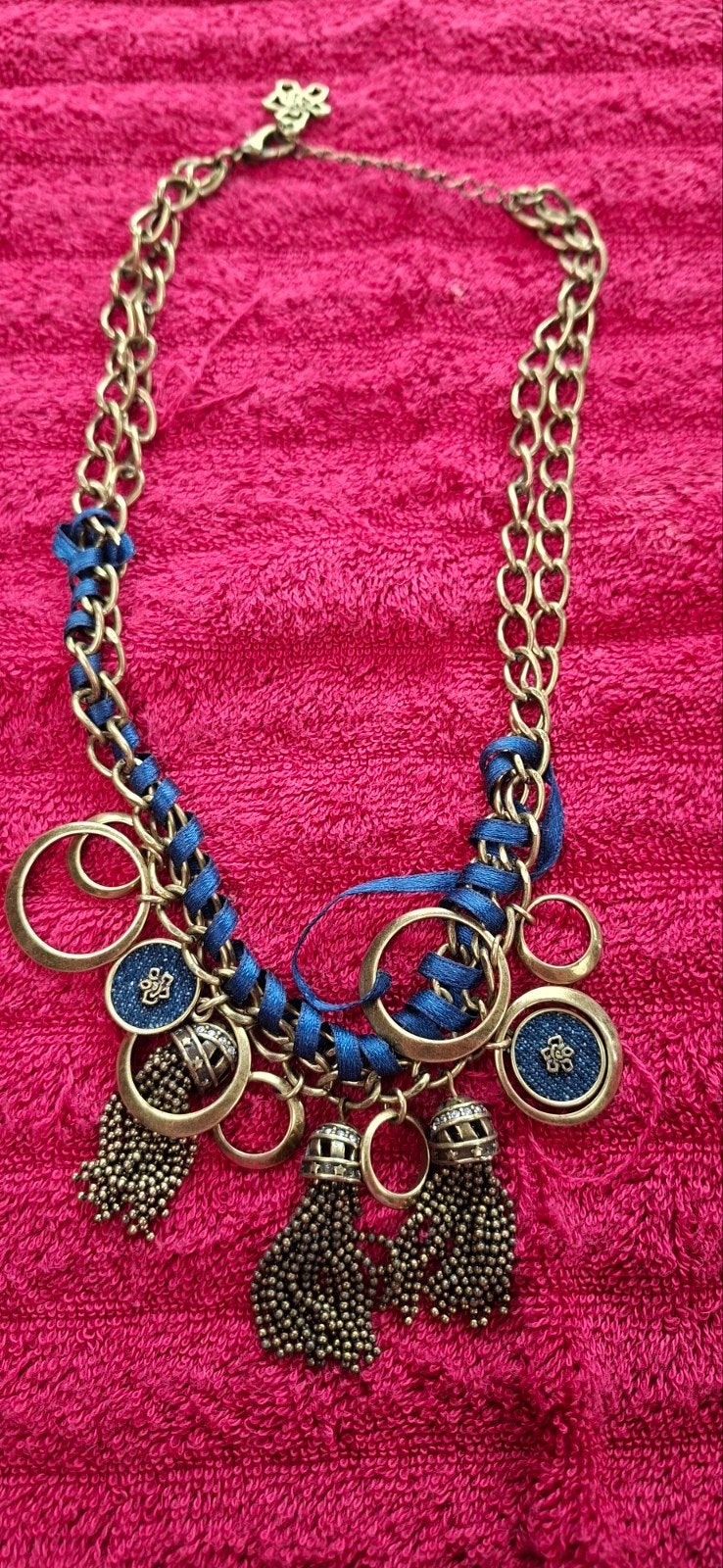 Mooie ketting in goud kleur ,zirkoniasteentjes en lengte 24, Handtassen en Accessoires, Kettingen, Ophalen of Verzenden, Geel