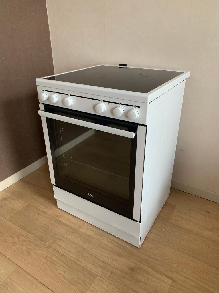 Cuisinière AEG Four + Vitrocéramique classe A, Electroménager, Classe énergétique A ou plus économe, 85 à 90 cm, 4 zones de cuisson