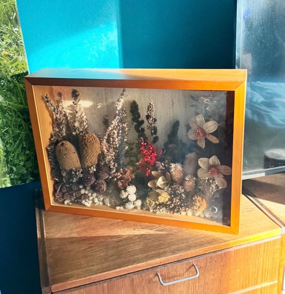 Jaren 70 kader droogbloemen, Ophalen