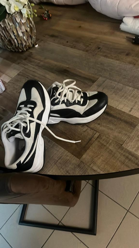 Puma zwart wit 25 euro maat 38 top kwaliteit, Ophalen of Verzenden, Zo goed als nieuw, Wit