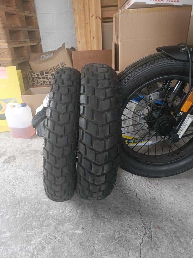 Pneus originaux archive scrambler 125cc, Motoren, Ophalen of Verzenden