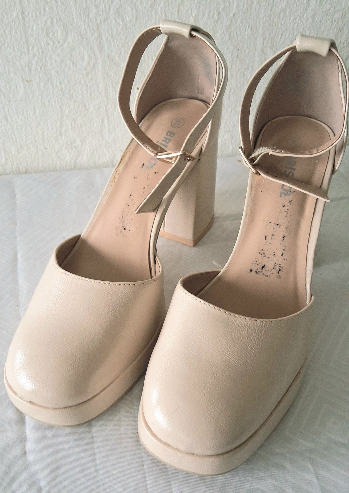 Jolies Chaussures de Danse écru, Vêtements | Femmes, Chaussures, Enlèvement ou Envoi, Comme neuf, Chaussures de danse, Blanc