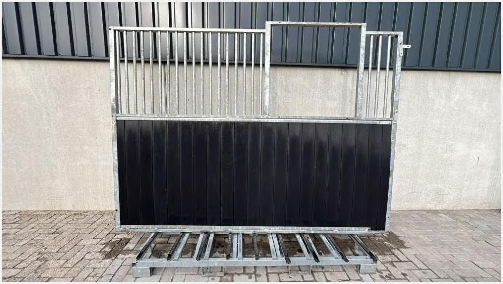 Tussenwand boven tralies | 2920 x 2180 mm. | B-Keuze, Weidegang, 4 paarden of pony's of meer