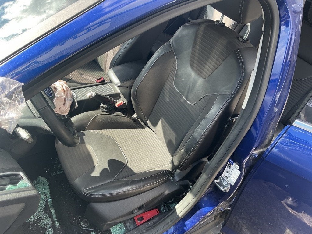 STOEL LINKS VOOR Ford Focus 3 Wagon (01-2010/02-2020), Auto-onderdelen, Gebruikt, Henry-Ford-Straße  1
50735  Köln, DE, Ford-Werke GmbH