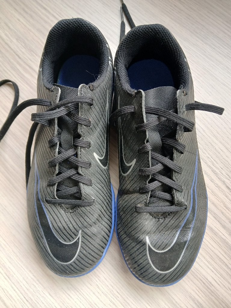Chaussures de football en salle Nike 35.5, Sports & Fitness, Enlèvement ou Envoi, Comme neuf, Chaussures