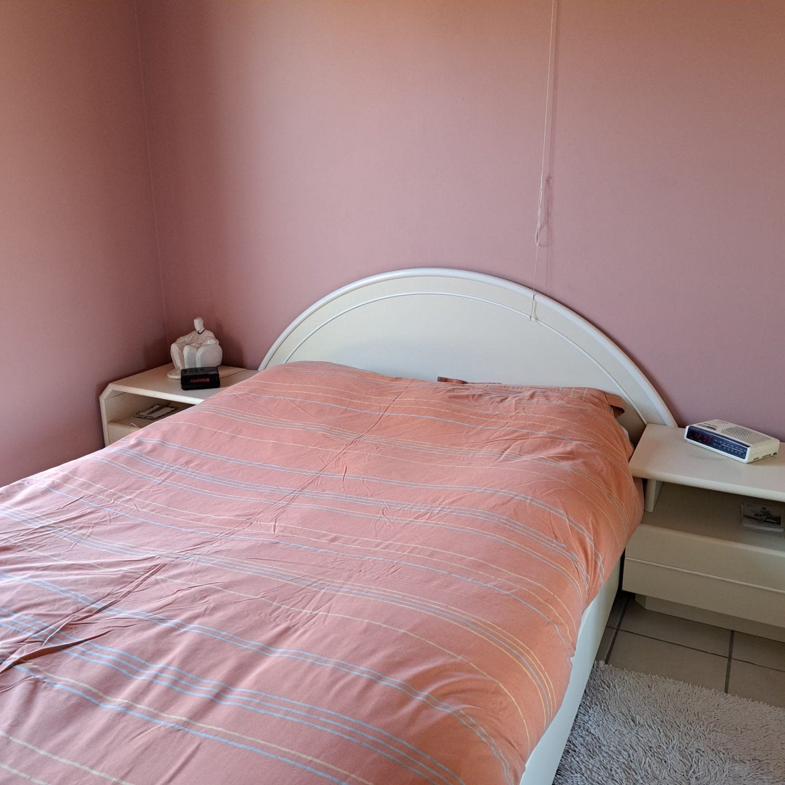 Slapakamer, bed, commode, nachttafel en kleerkast, Huis en Inrichting, Slaapkamer | Complete slaapkamers, Ophalen