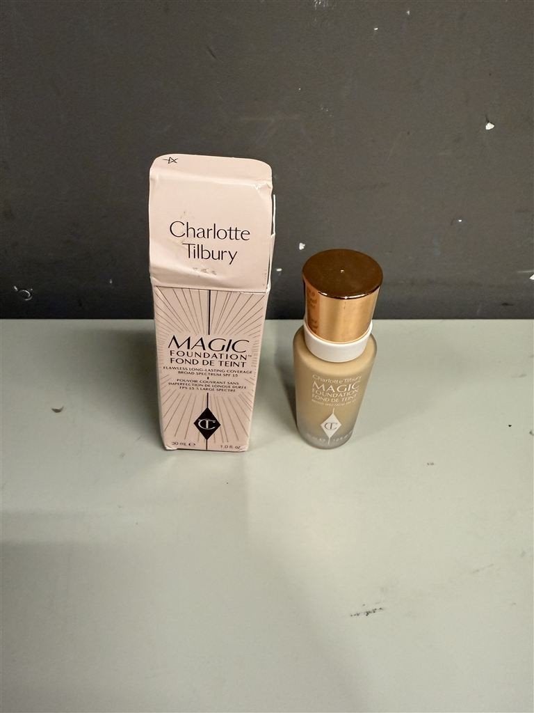 Charlotte Tilbury - Magic foundation SPF 15 shade 6,75 mediu, Bijoux, Sacs & Beauté, Beauté | Cosmétiques & Maquillage, Enlèvement ou Envoi