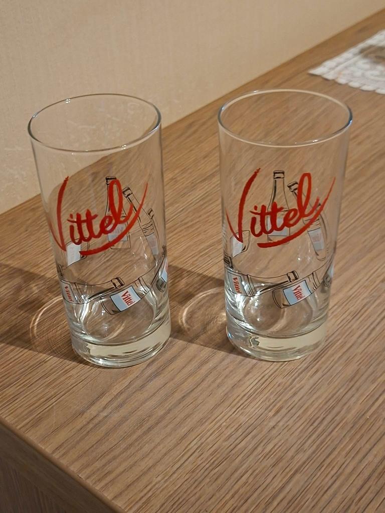 2 Drinkglazen / Vittel, Ophalen of Verzenden, Zo goed als nieuw, Frisdrankglas