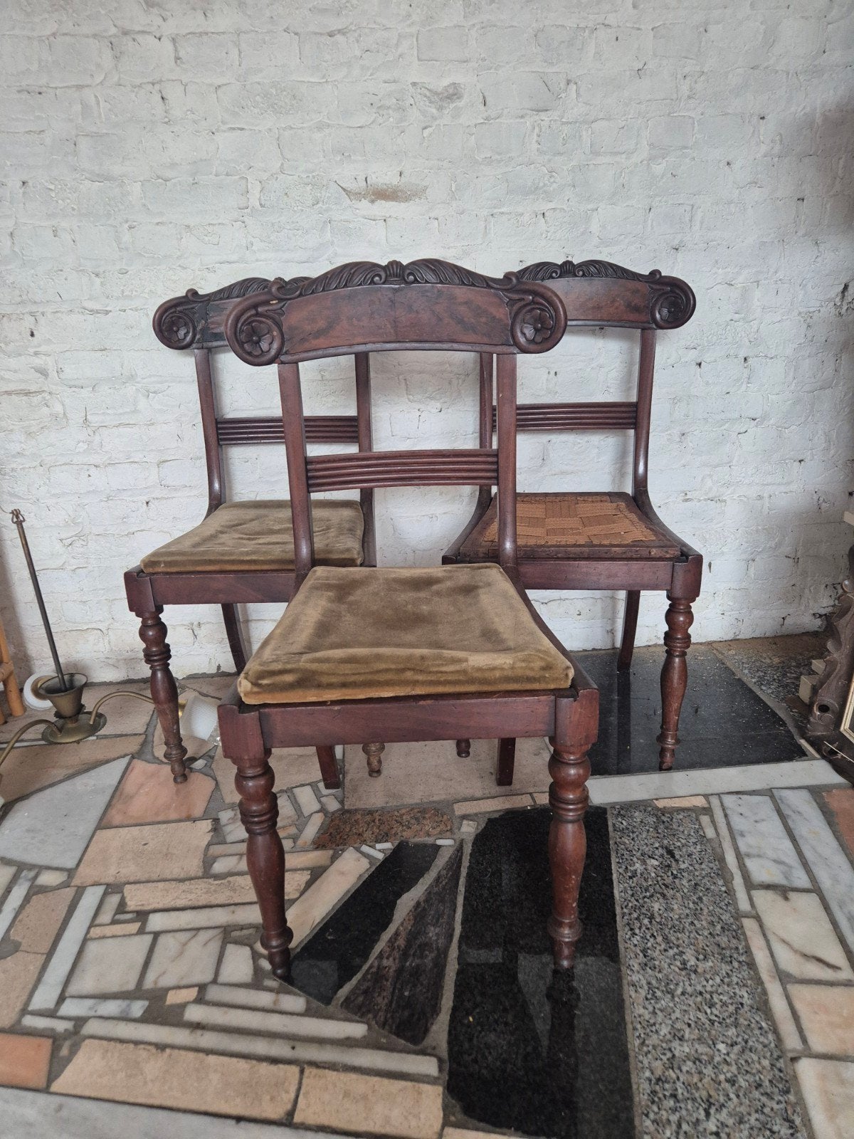 Chaises à donner / Tubize ou Philippeville, Antiquités & Art, Enlèvement