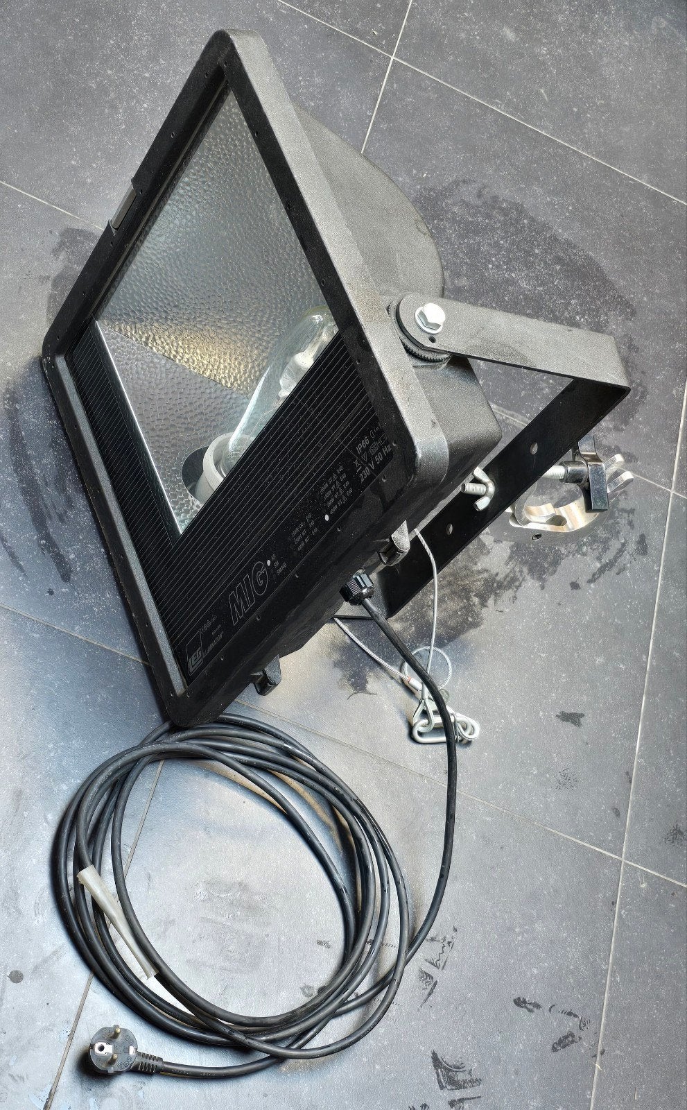 Lampe suspendue, Enlèvement