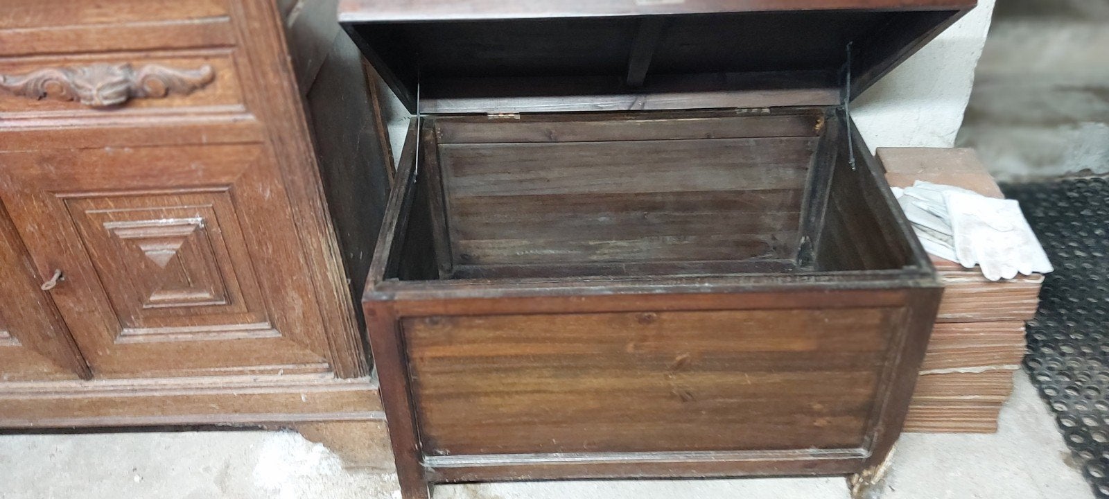 Armoire et coffre à couvertures Malines, Enlèvement