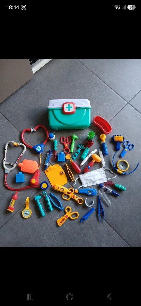 Mallette médicale et accessoires, Enfants & Bébés, Enlèvement, Comme neuf, Garçon ou Fille