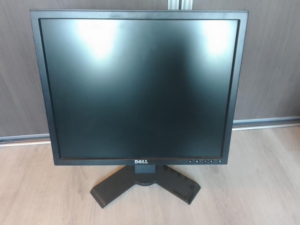 Écran pc 18 pouces 48cm, Ophalen, Gebruikt, USB-C, Dell