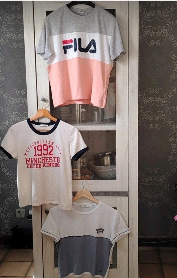 3 T- Shirts - TAILLE CORRECTEMENT POUR LES 3 EST LE S, Vêtements | Femmes, Enlèvement ou Envoi, Porté, Taille 36 (S)
