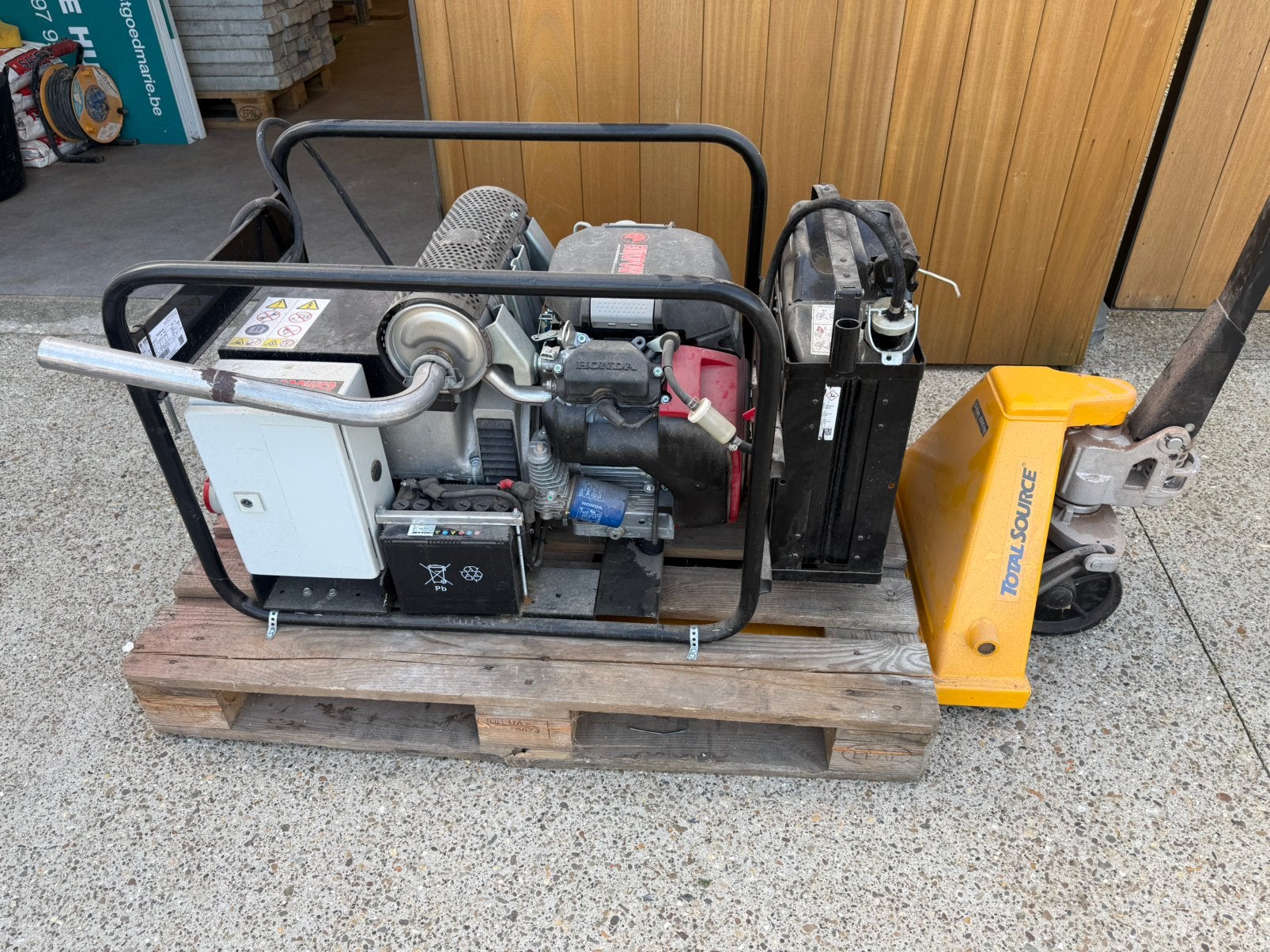 Stroomgenerator 12kva, Doe-het-zelf en Bouw, Ophalen, Elektrisch startend, Benzine, Zo goed als nieuw