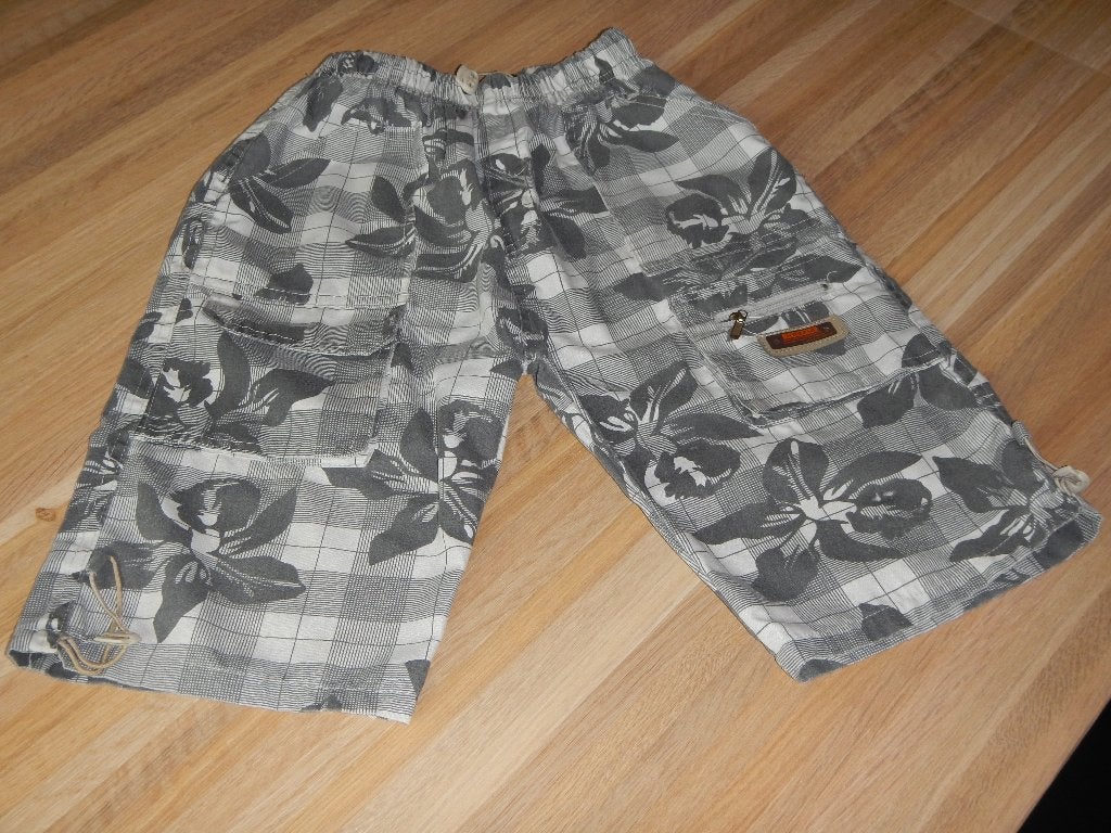 Bermudas 9 ans T134, Kinderen en Baby's, Kinderkleding | Maat 134, Ophalen of Verzenden, Zo goed als nieuw, Jongen, Broek