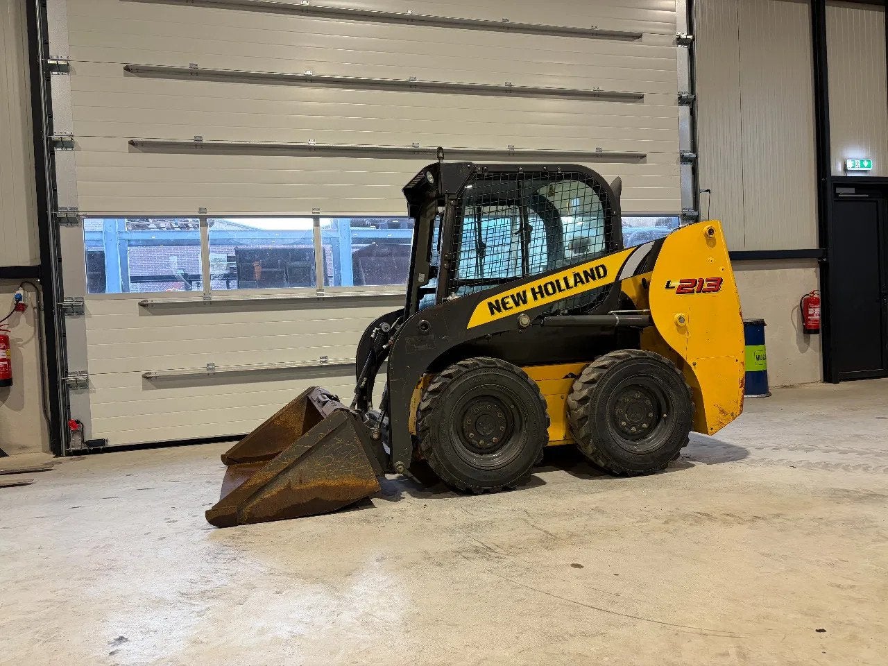New Holland L213 schranklader/wiellader, Articles professionnels, Machines & Construction | Grues & Excavatrices, Chargeuse sur pneus ou Chouleur