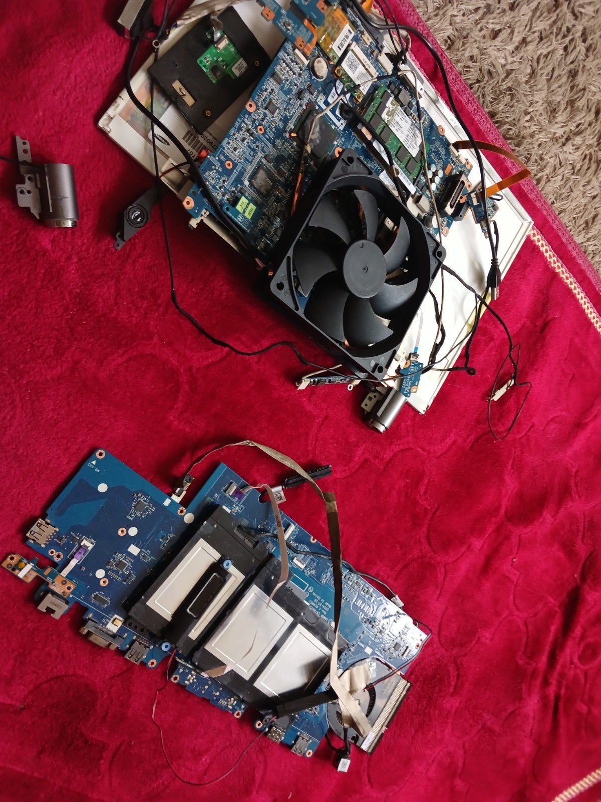 2 moederboards van sony viao en dell e5500, Computers en Software, Moederborden, DDR3, Ophalen of Verzenden, Zo goed als nieuw