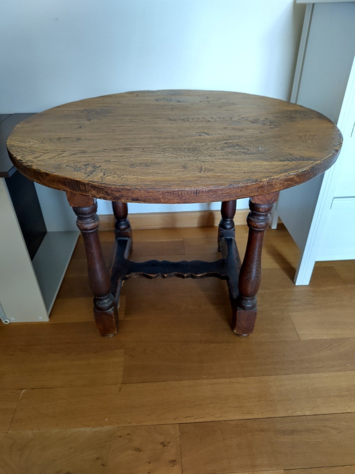 Table d'appoint ronde en bois massif style rustique, Maison & Meubles, Tables | Tables d'appoint, Rond, Enlèvement, Utilisé, 75 cm ou plus