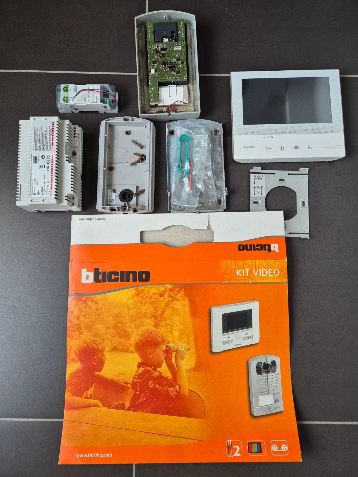 Bticino deurbel met camera, Ophalen, Gebruikt, Compleet systeem, Raam of Deur