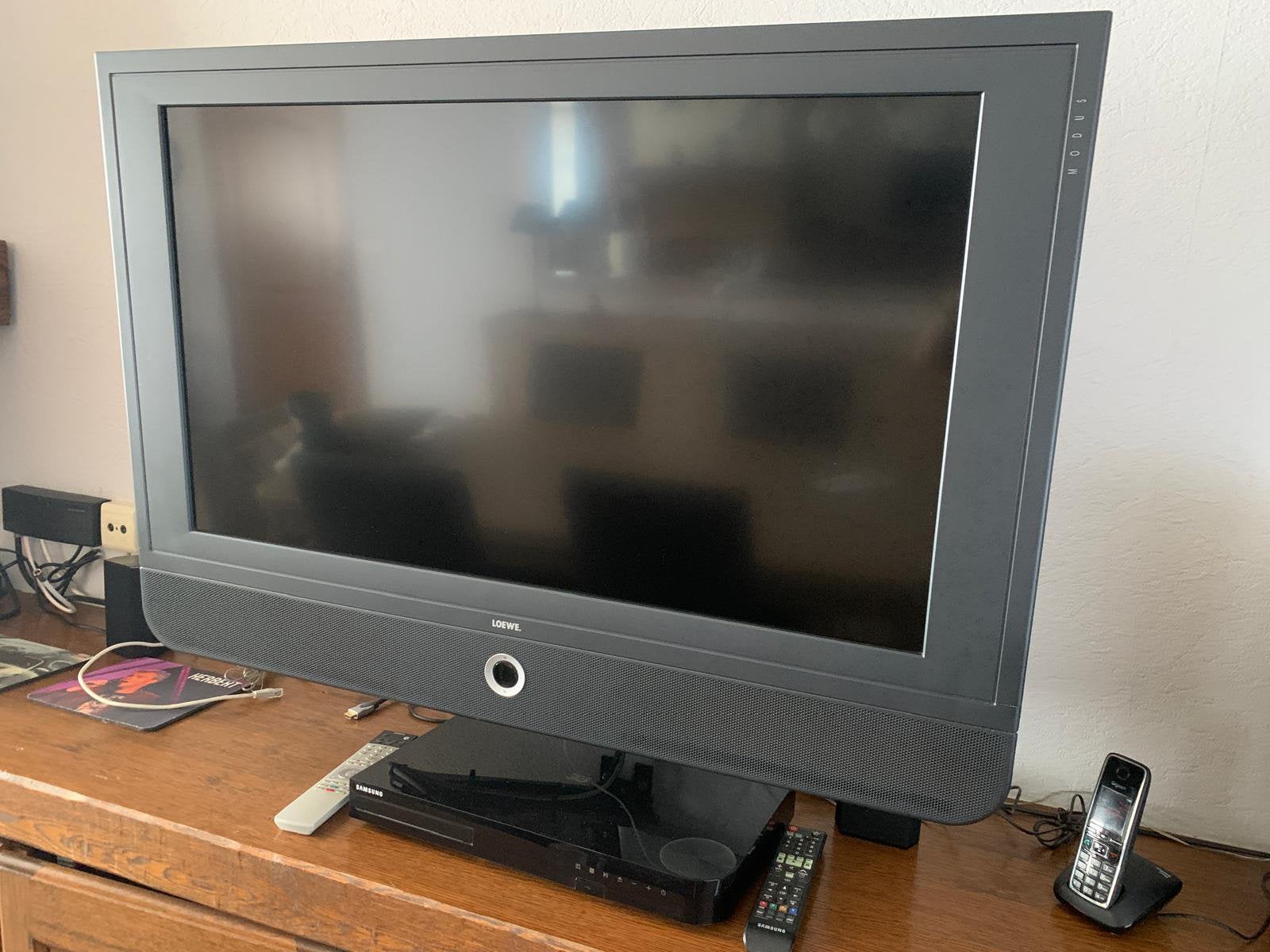 Tv Loewe en muurbeugel, Audio, Tv en Foto, Ophalen, Zo goed als nieuw