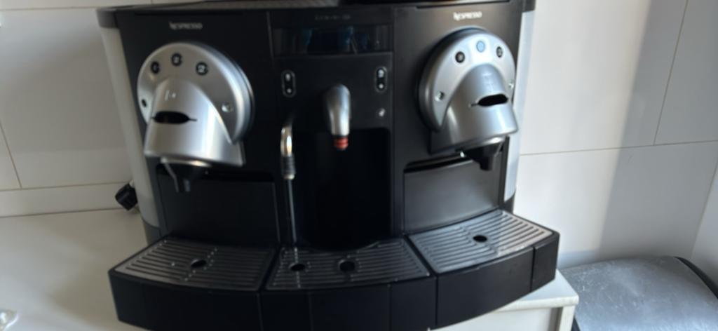 Machine a cafe Nespresso professionnel, Enlèvement, Comme neuf