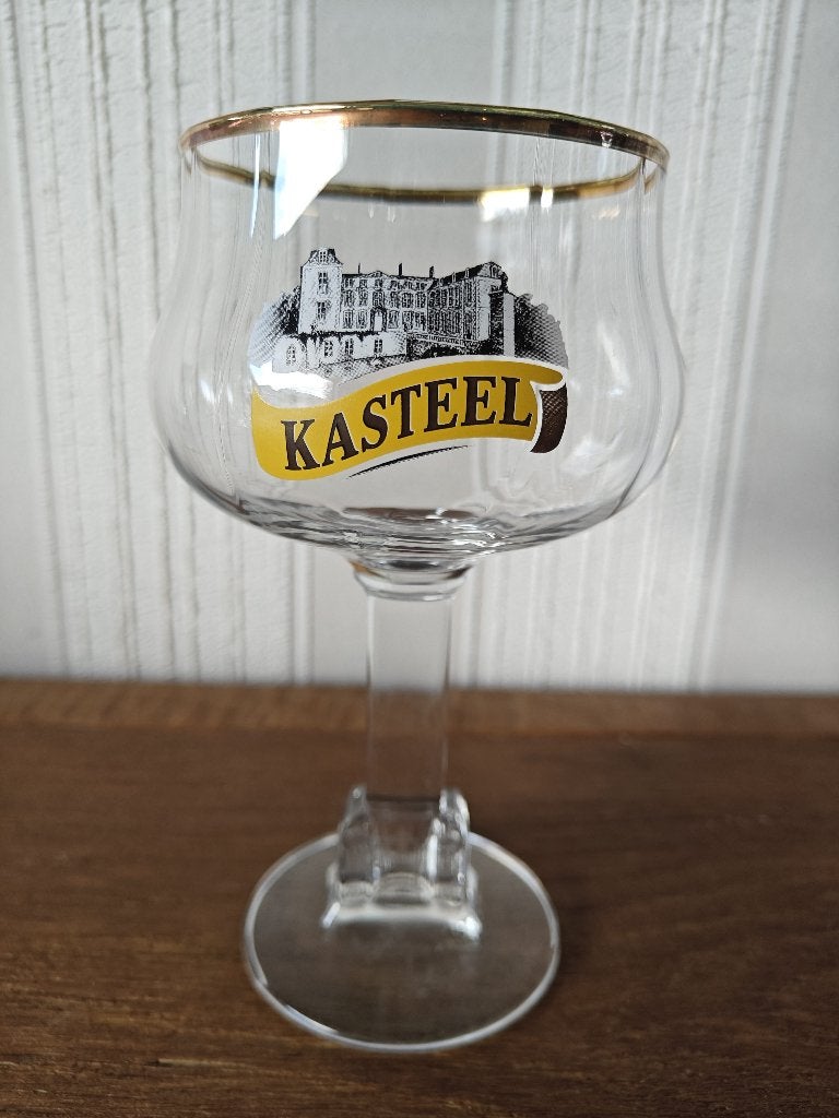 Kasteel bierglas met kasteeltje in de voet & goudrand, Ophalen of Verzenden, Zo goed als nieuw, Glas of Glazen, Overige merken