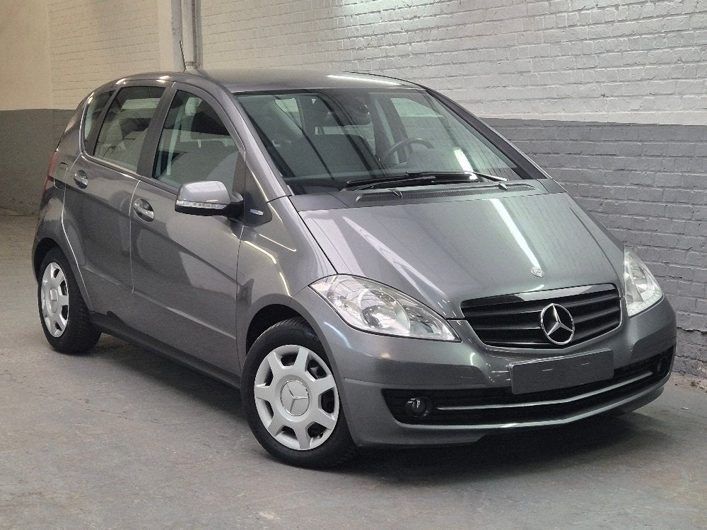 Mercedes A180 Euro5 benzine-105000km-Topstaat-Garantie, Auto's, Zwart, 4 cilinders, Verwarmde buitenspiegels, 5 deurs