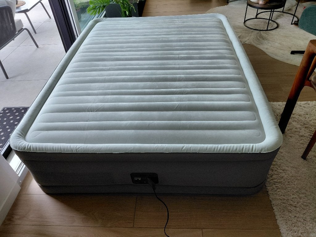 INTEX Luchtbed 2-persoons Queen 203x152x46 cm, Ophalen, Ingebouwde pomp, Zo goed als nieuw, 2-persoons