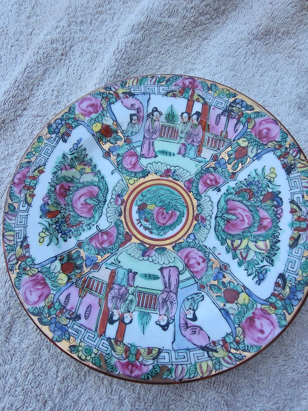 Assiette de style médaillon rose chinoise en porcelaine, Maison & Meubles, Enlèvement ou Envoi, Comme neuf, Assiette