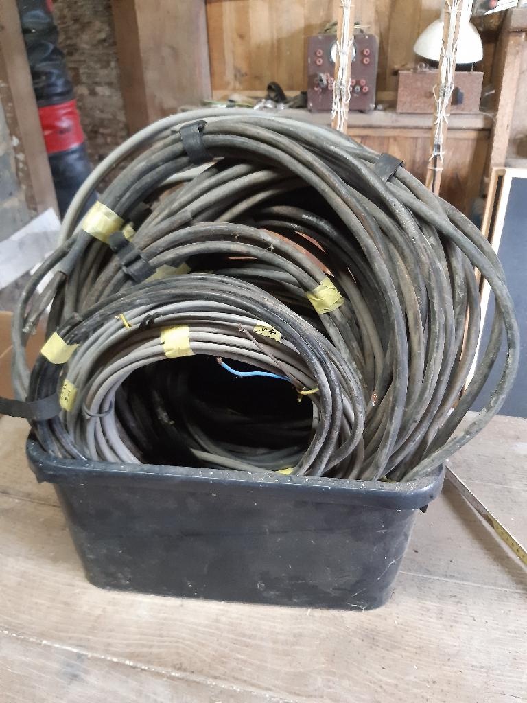 chutes de câbles pour installation électrique., Enlèvement, Neuf, Câble ou Fil électrique
