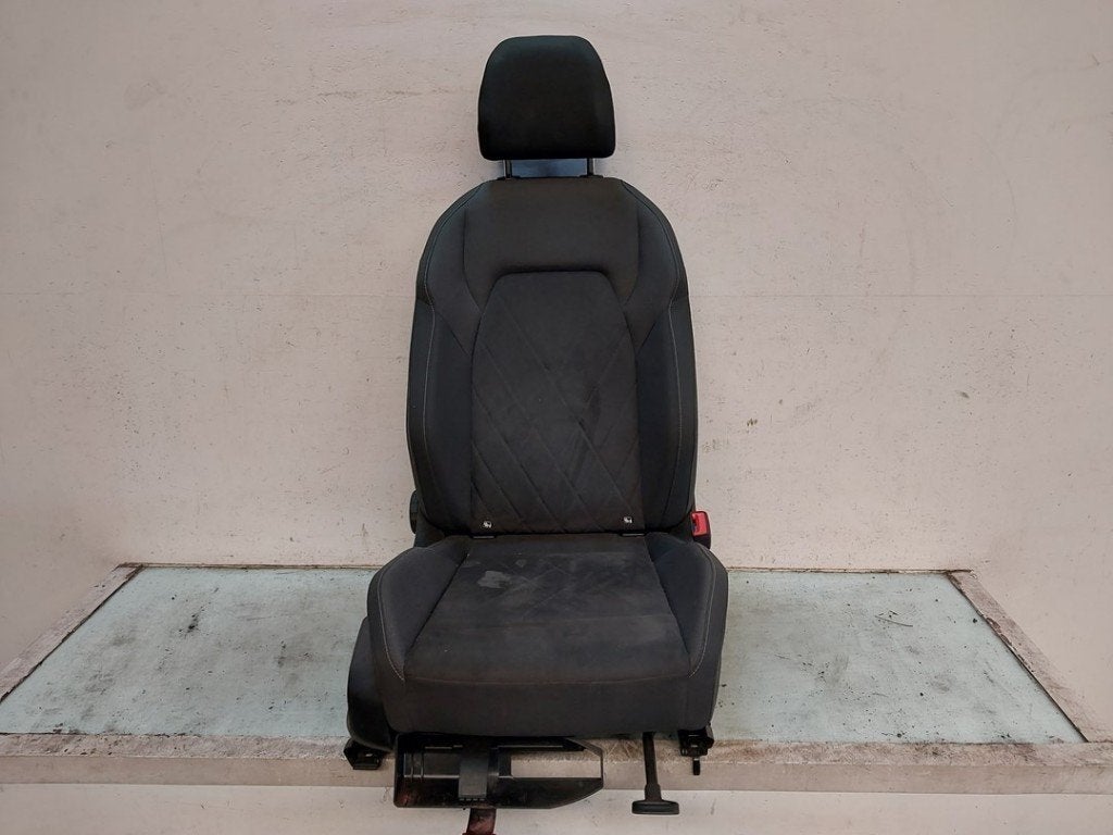 STOEL RECHTS VOOR Volkswagen Golf VIII (CD1) (01-2019/-), Gebruikt, Volkswagen