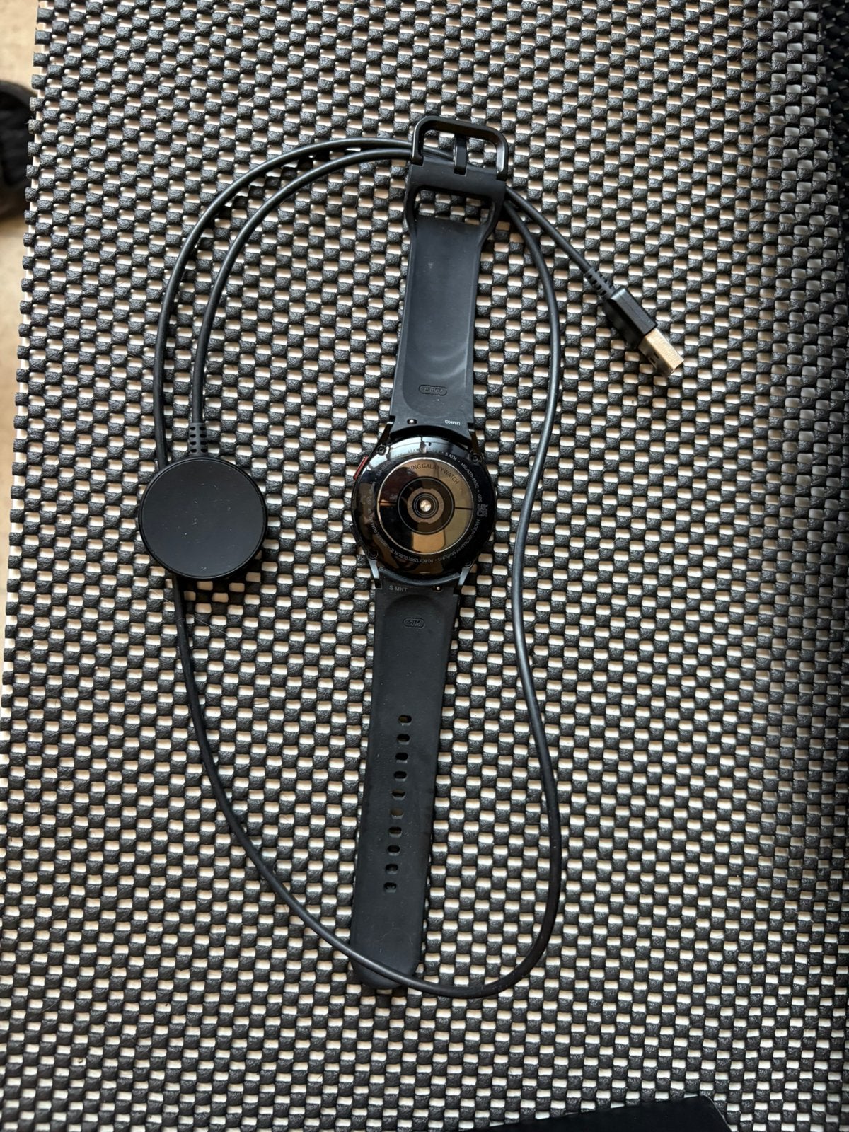 Samsung Galaxy Watch 4 40mm Noir + Chargeur – Très bon état, Handtassen en Accessoires, Sporthorloges, Zwart, Ophalen of Verzenden