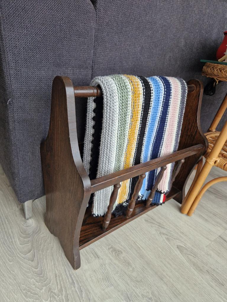 Kranten / boekenrek, Huis en Inrichting, Woonaccessoires | Krantenbakken en Lectuurbakken, Ophalen