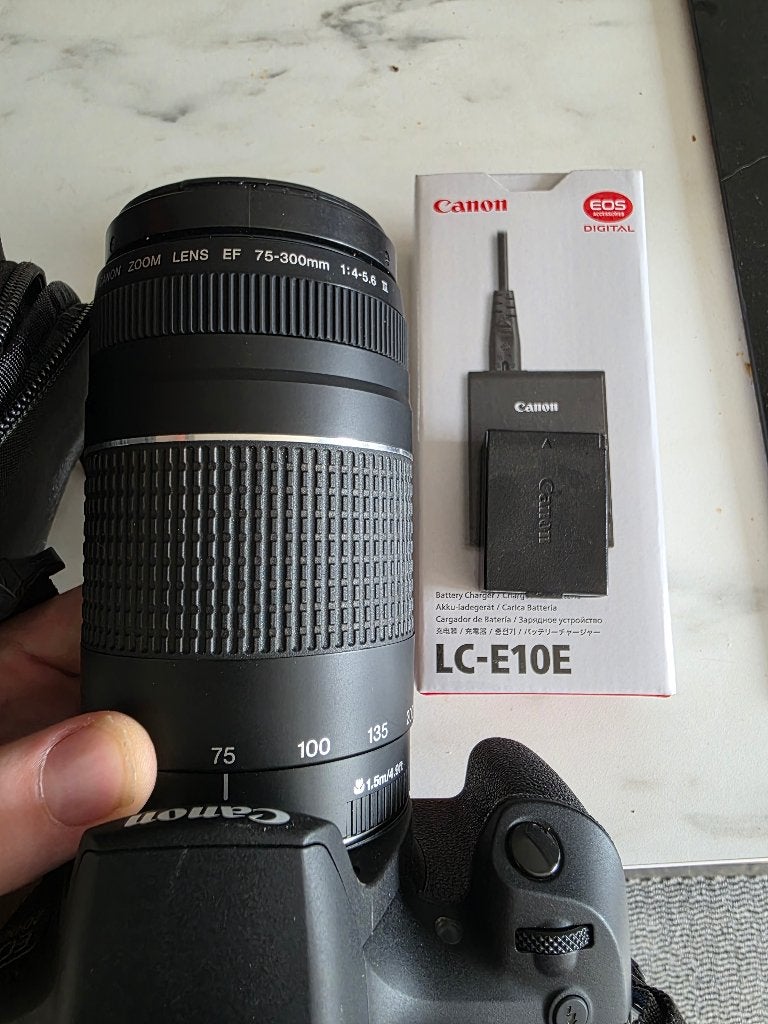 Canon eos 2000d + lens + zak + oplader, Ophalen of Verzenden, Oplader, Canon