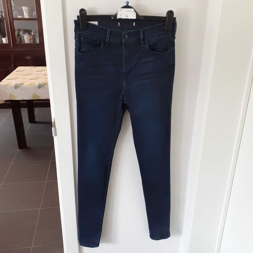 LEVIS Donkerblauwe skinny jeans Maat: 28"? Prijs: € 4, Kleding | Dames, Spijkerbroeken en Jeans, Blauw, Ophalen of Verzenden, W28 - W29 (confectie 36)