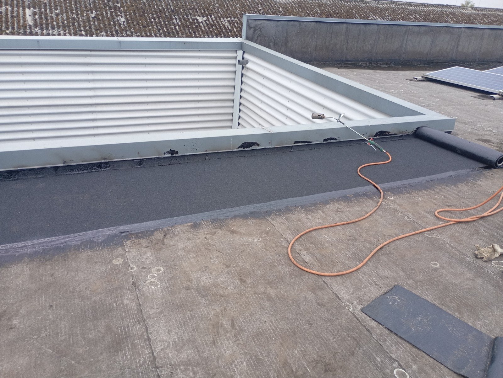 voor al uw dakwerken aan betaalbare prijzen 0491/234721, Doe-het-zelf en Bouw, Ophalen of Verzenden