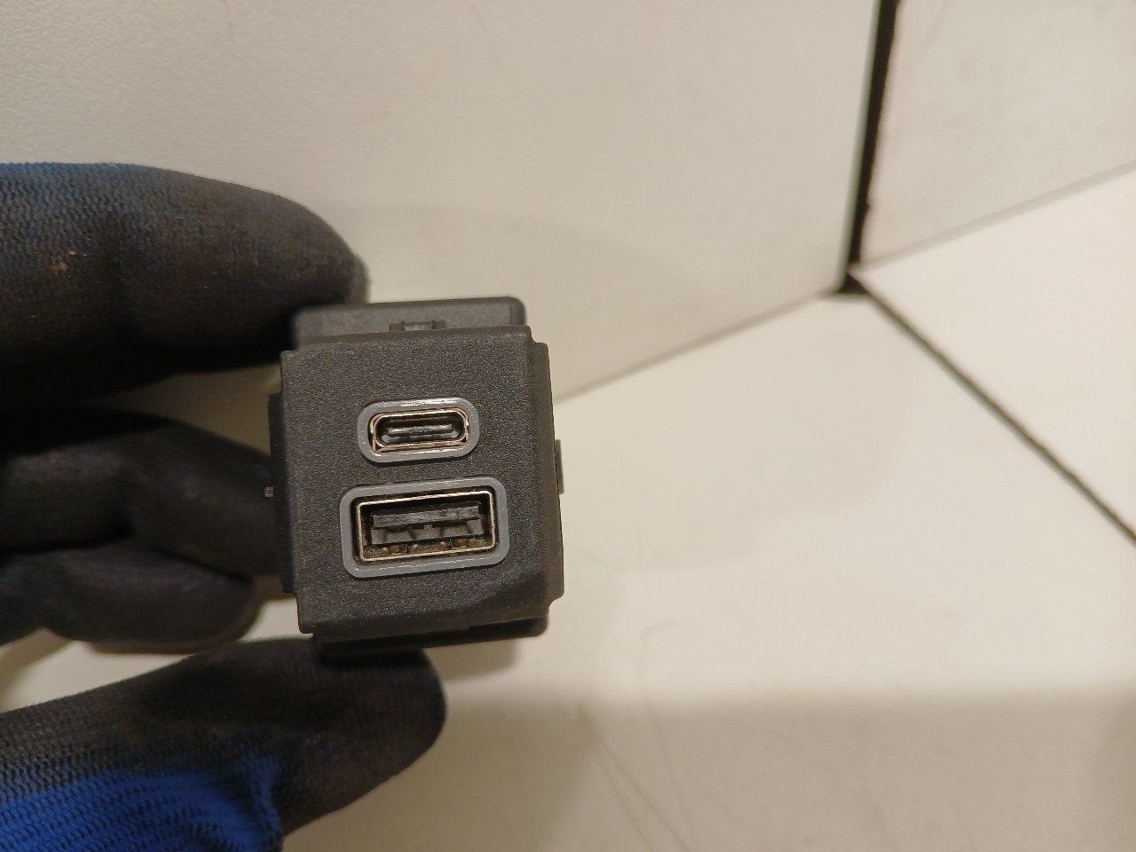 Aux poort Jeep Compass, Jeep, Onderdelen@venauto.nl, Van der Ven Autorecycling B.V., Gebruikt