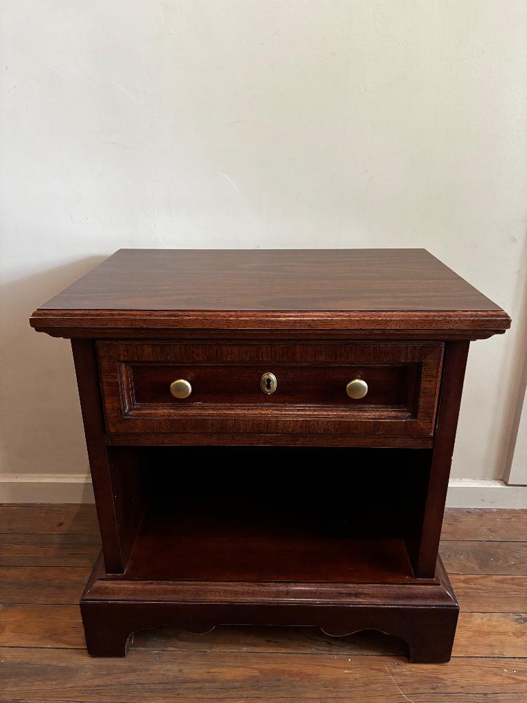 Table d'appoint "American of Martinsville", Enlèvement