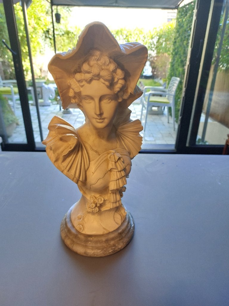 Buste: elegante albasten hoeden, Antiek en Kunst, Ophalen, Handgemaakt, 20 - 50 cm, Wit