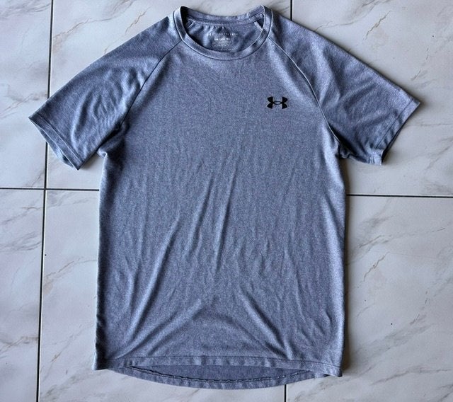 Tee-shirt Under Armour XS (y0022), Gris, Enlèvement ou Envoi, Course à pied ou Cyclisme, Taille 34 (XS) ou plus petite