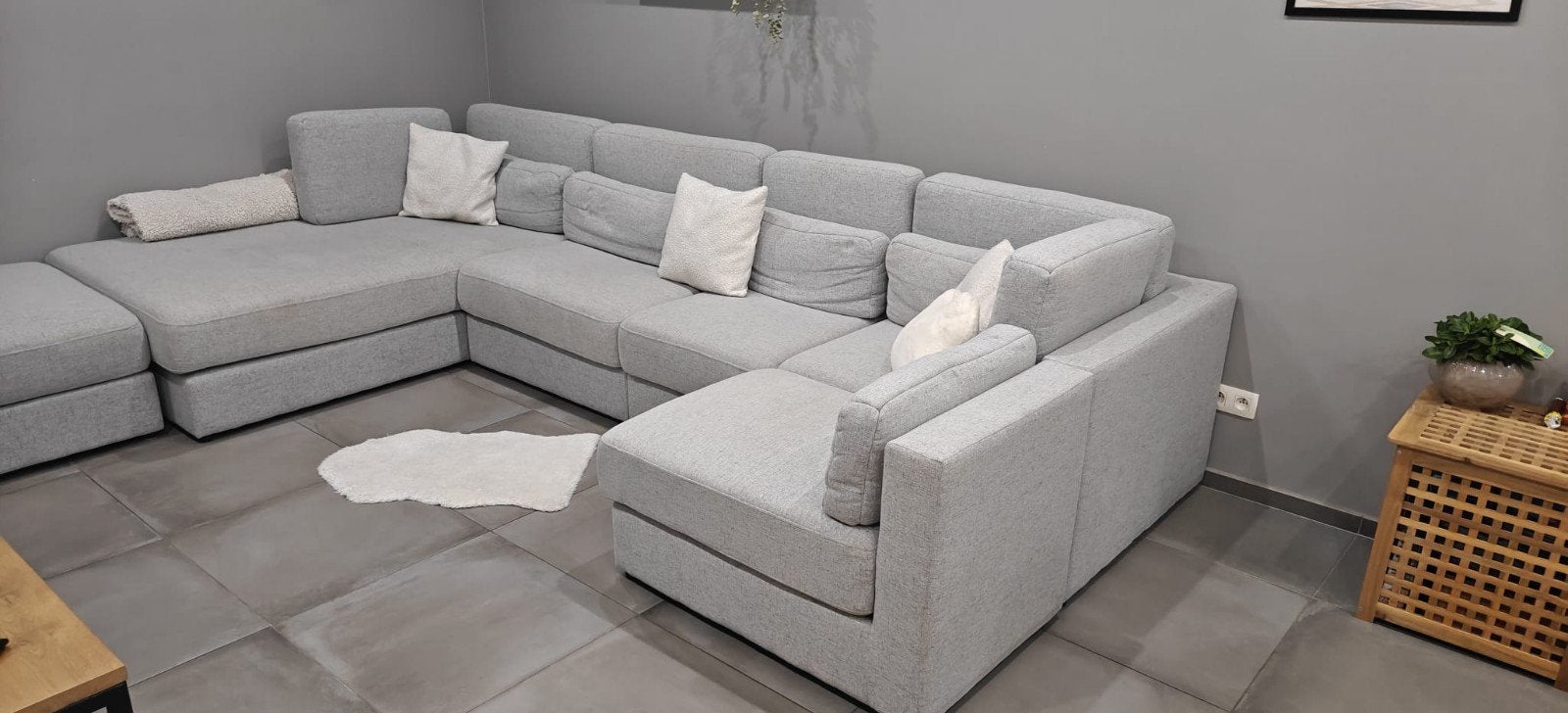 Prachtige lichtgrijze modulaire zetel met lounge en poef, Ophalen, Zo goed als nieuw, Stof